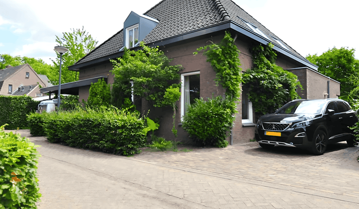 Huis · 306 m² · €3400,-