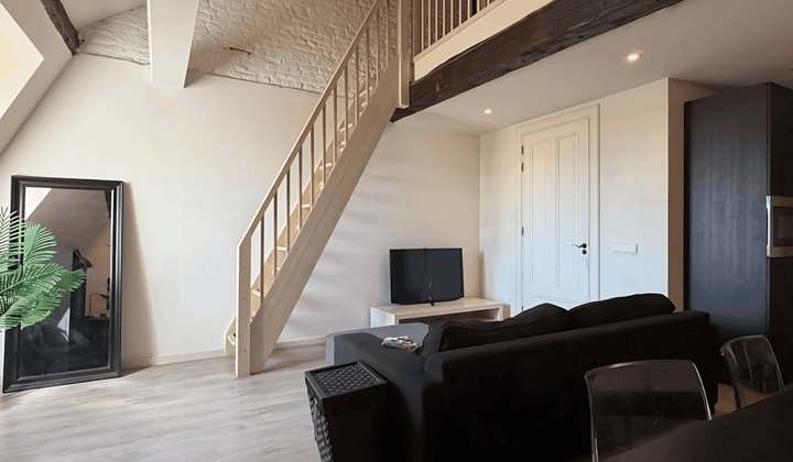 Studio · 60 m² · €1985,-