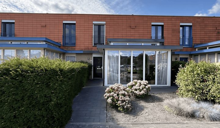 Gestoffeerde eengezinswoning met tuin en balkon