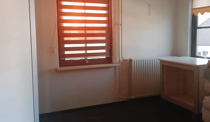 Huis · 100 m² · €650,-