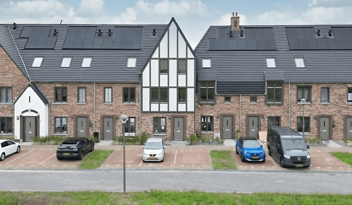 Huis · 127 m² · €2059,-