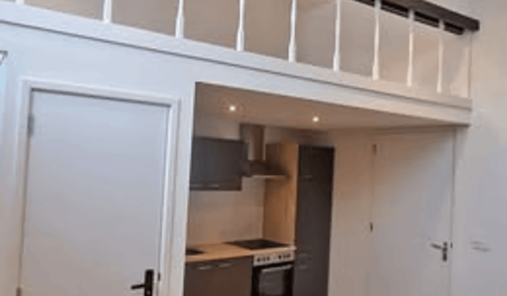 Bedrijfsruimte · €700,-
