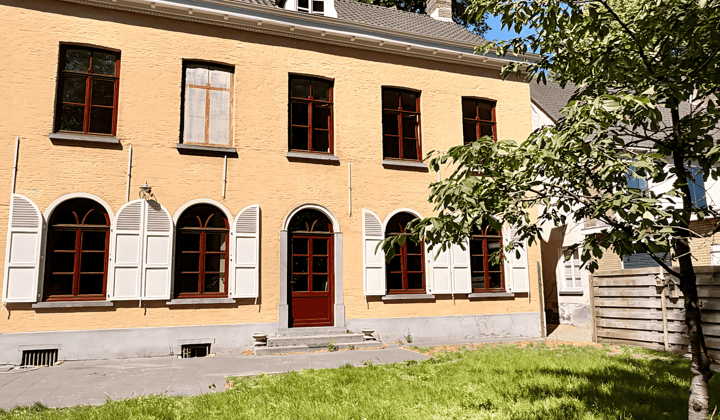 Huis · 452 m² · €1700,-