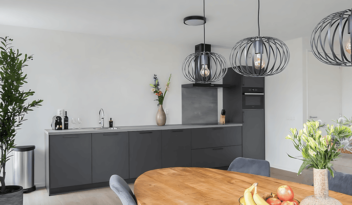 Gemeubileerd appartement met balkon en eigen parkeerplaats