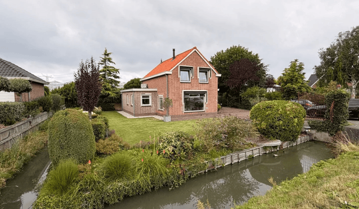 Huis · 216 m² · €2995,-