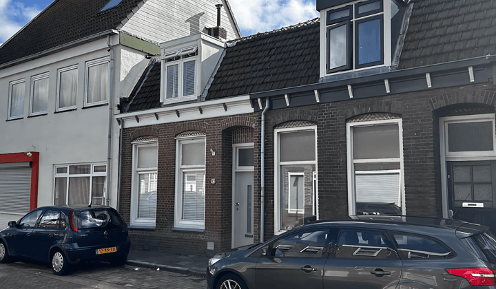 Huis · 86 m² · €900,-