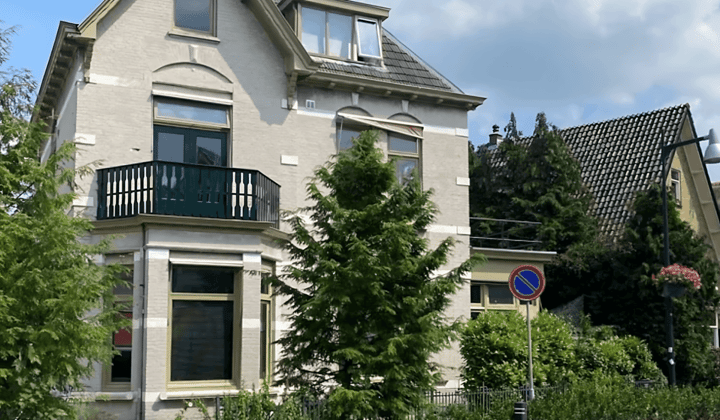 Gestoffeerde studio met 1 kamer