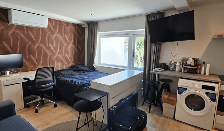 Studio · 34 m² · €1200,-