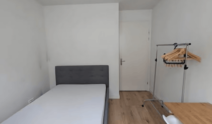Kamer · 13 m² · €710,-