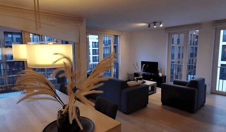 Appartement met 2 slaapkamers en eigen parkeerplaats, gemeubileerd