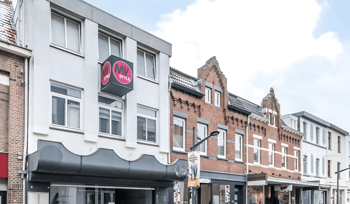 Gestoffeerd appartement met balkon en 2 slaapkamers