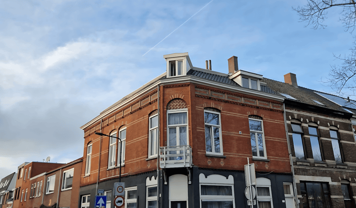 Huis · 49 m² · €869,-