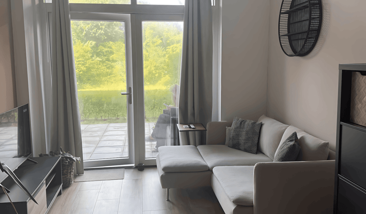 Appartement met ruime slaapkamer en moderne keuken