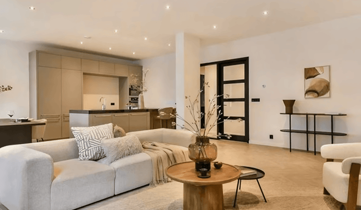 Huis · 147 m² · €2295,-
