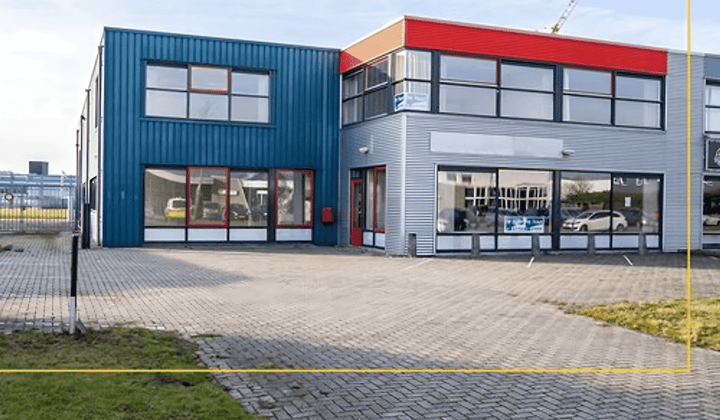 Bedrijfsruimte · 310 m² · €2500,-