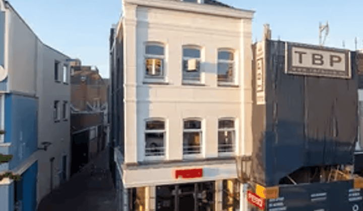 Kamer · 83 m² · €1750,-
