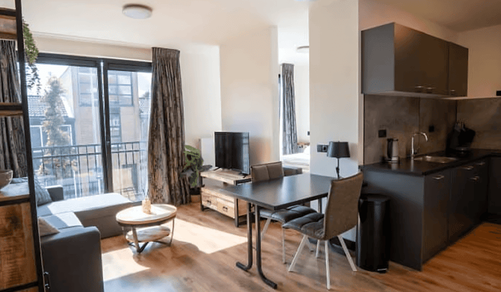 Studio · 50 m² · €1700,-