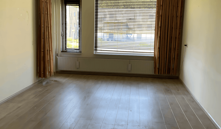Appartement · 90 m² · €450,-