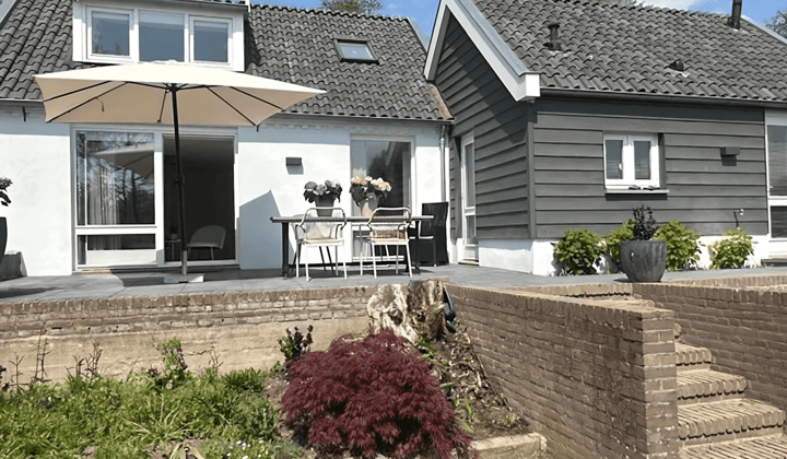 Huis · 104 m² · €2445,-