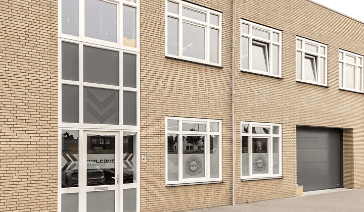 Bedrijfsruimte · 417 m² · €4000,-
