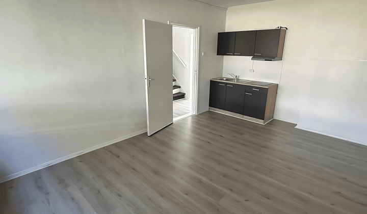 Kamer · 18 m² · €616,-