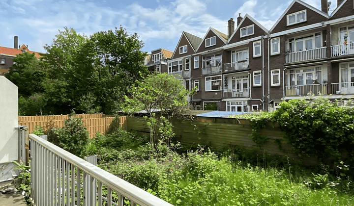 Gestoffeerd appartement met tuin en balkon