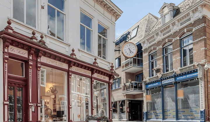 Gemeubileerd appartement in monumentaal pand met 2 slaapkamers