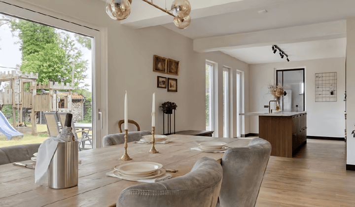 Huis · 200 m² · €2200,-
