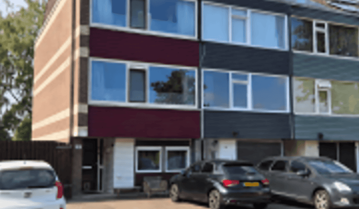 Appartement gestoffeerd met wasmachineaansluiting en parkeerplaats