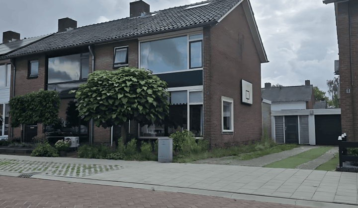 Huis · 98 m² · €1495,-