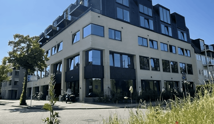 Studio · 27 m² · €933,-