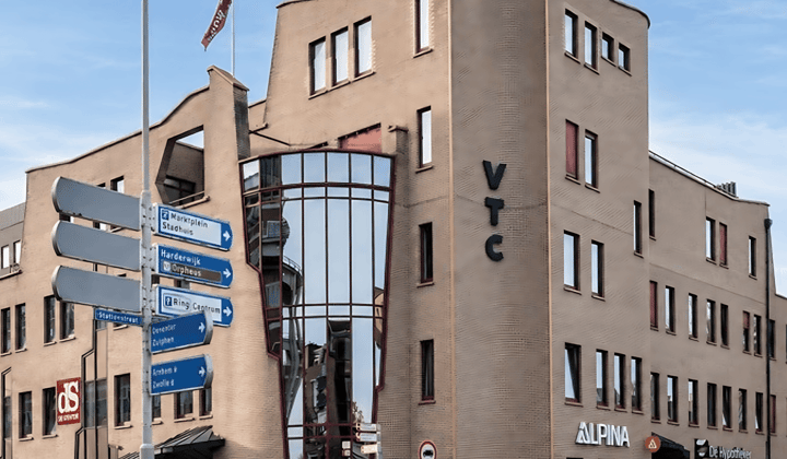 Studio met balkon, gemeubileerd en wasmachine inclusief parkeerplaats