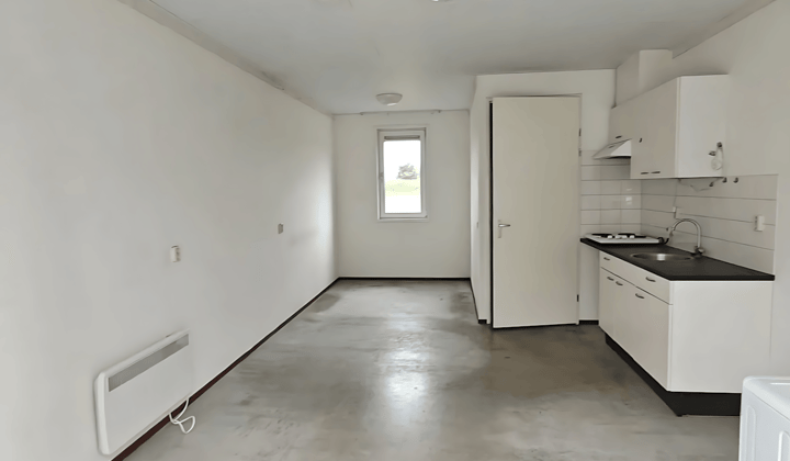 Studio · 30 m² · €300,-