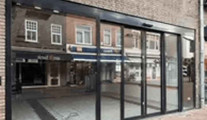 Bedrijfsruimte · 142 m² · €1800,-