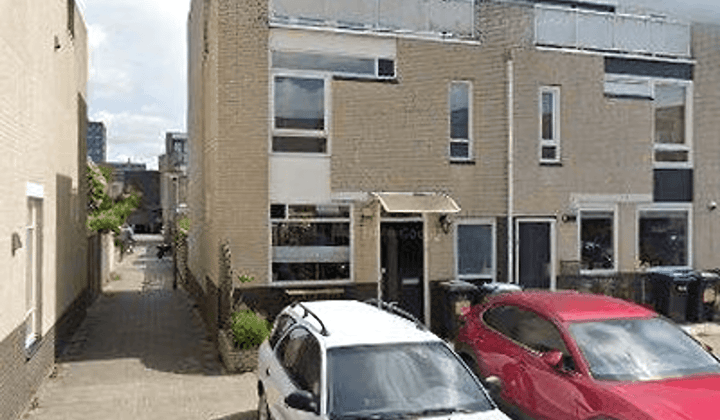 Ruime hoekwoning met tuin en balkon, 5 slaapkamers