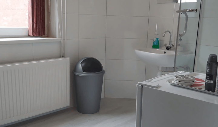 Studio · 17 m² · €900,-