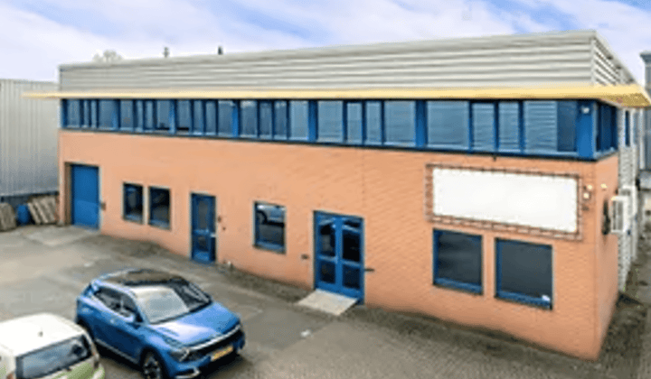 Bedrijfsruimte · 835 m² · €299,-