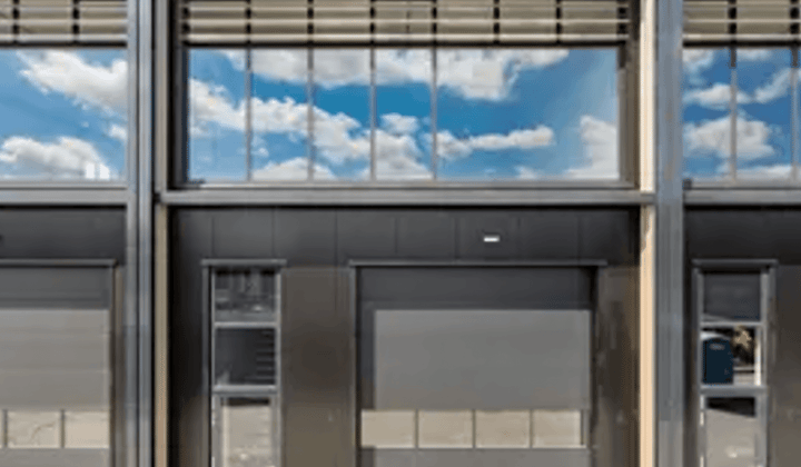 Bedrijfsruimte · 396 m² · €299,-