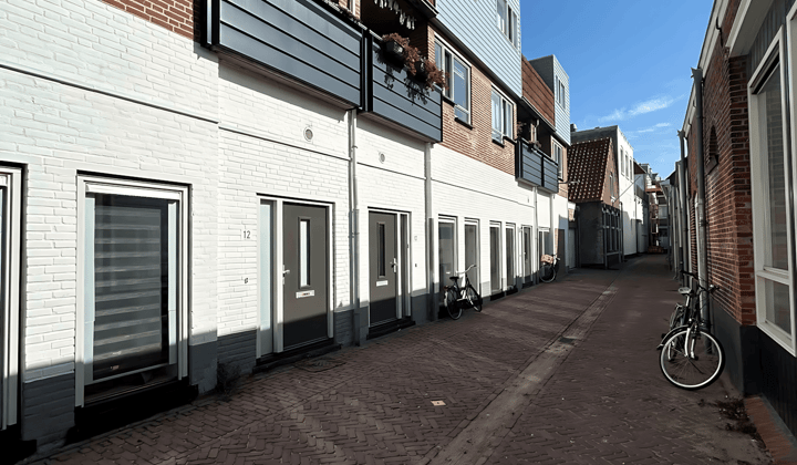 Studio met inloopdouche en wasmachine aansluiting
