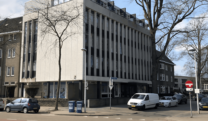 Studio · 49 m² · €1575,-