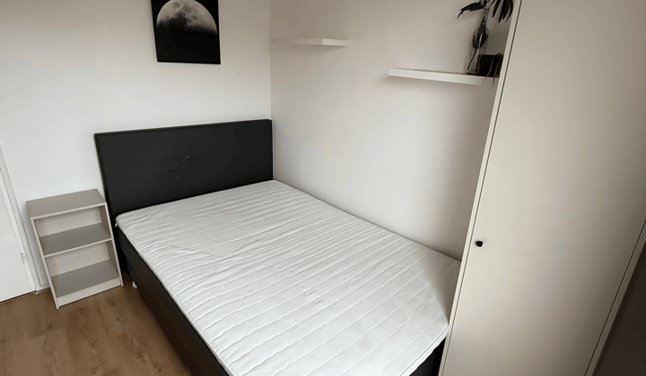 Gestoffeerde gemeubileerde kamer met prijs exclusief