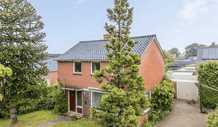 Huis · 99 m² · €2000,-