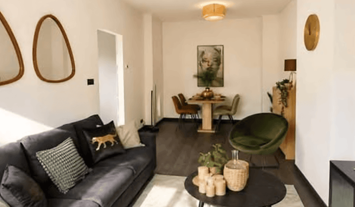 Studio · €700,-