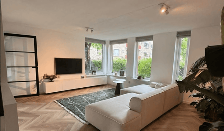 Huis · 142 m² · €2280,-