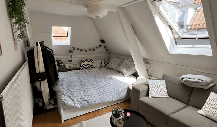 Kamer · 10 m² · €330,-