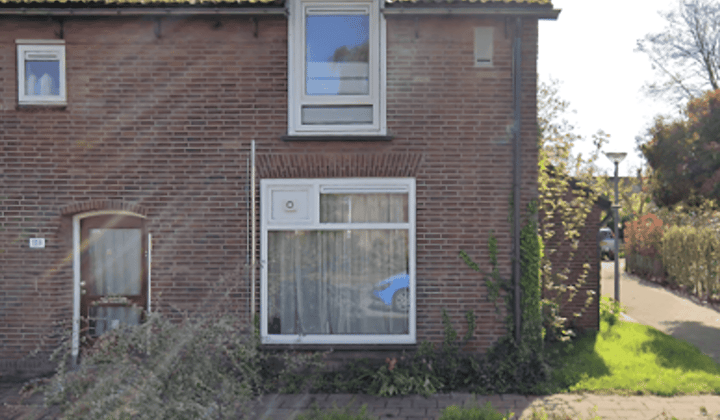 Benedenwoning met Tuin en Parkeerplaats