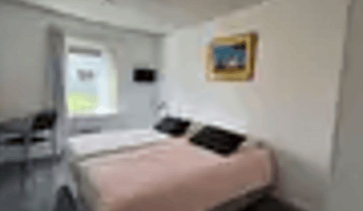 Kamer · 300 m² · €495,-