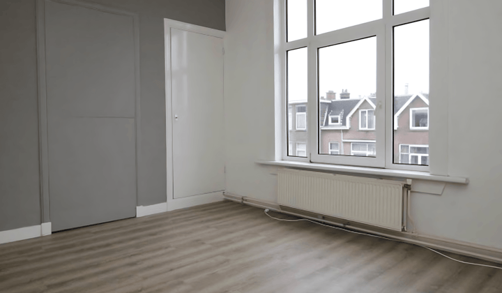 Gemeubileerde kamer met balkon en wasmachine
