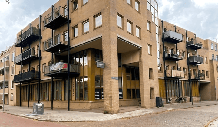 Studio met aparte slaapkamer en gestoffeerd