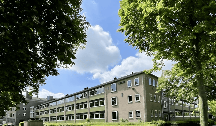 Studio · 28 m² · €1057,-